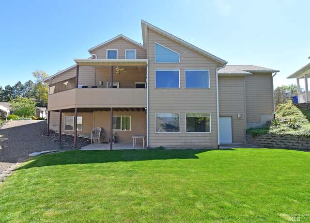 Property at 2144 13th St, Lewiston, ID 83501, 4 beds, 3.5 baths