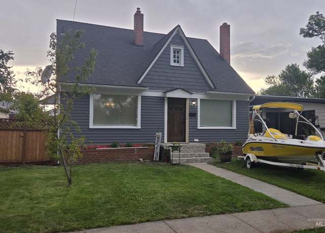 Property at 1118 10th St, Lewiston, ID 83501-2835, 4 beds, 2.5 baths