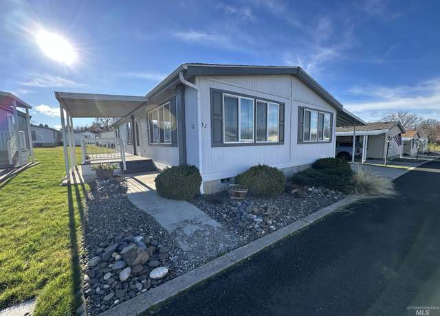 Property at 3610 15th St #32, Lewiston, ID 83501, 3 beds, 2 baths