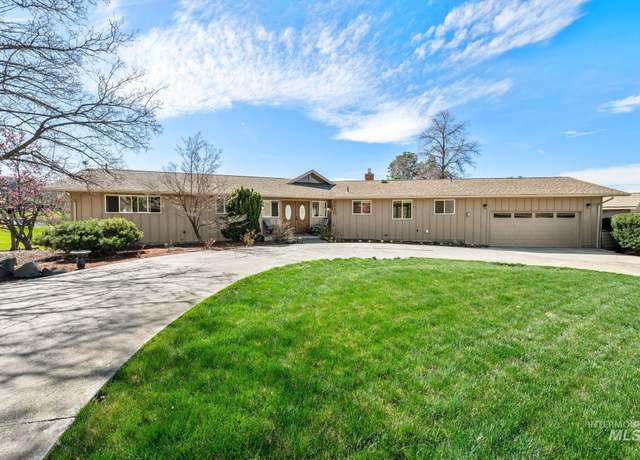 Property at 3530 Country Club Dr, Lewiston, ID 83501, 3 beds, 3.5 baths