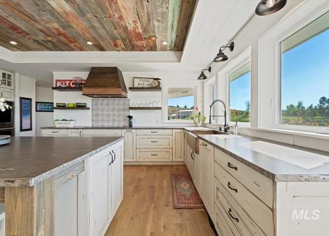 Property at 10200 W Scenic Vw, Star, ID 83669, 4 beds, 2.5 baths