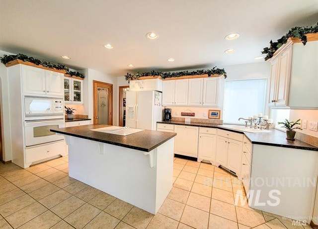 Property at 3716 11th St E, Lewiston, ID 83501-0000, 4 beds, 2 baths