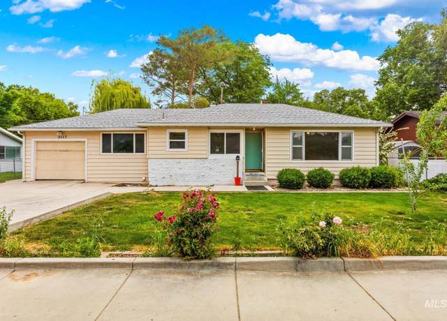 Property at 2117 Crescent Dr, Caldwell, ID 83605, 3 beds, 2 baths