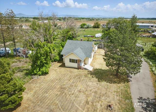 Property at 2124 S Happy Valley Rd, Nampa, ID 83686, 4 beds, 2 baths