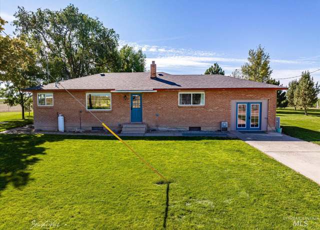 Property at 403 S Crestview, Paul, ID 83347, 3 beds, 3 baths
