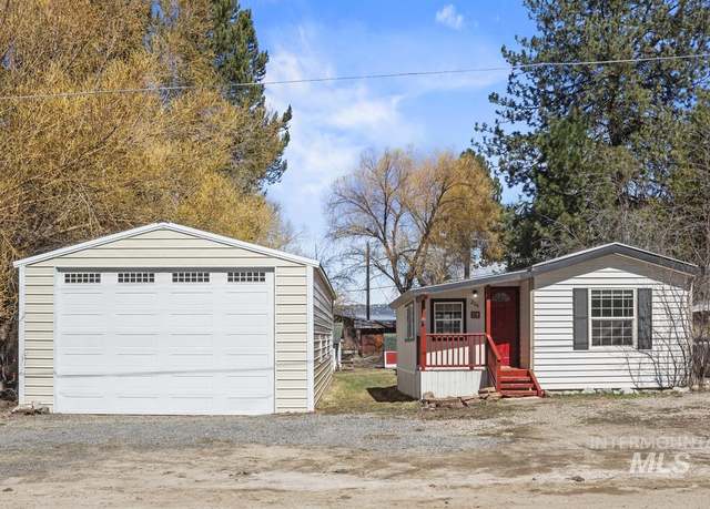 Property at 204 N Overlook Ave, Cascade, ID 83611, 2 beds, 2 baths