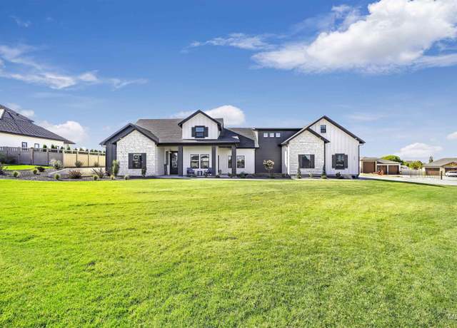 Property at 4027 N 3346 E, Twin Falls, ID 83301, 4 beds, 3.5 baths