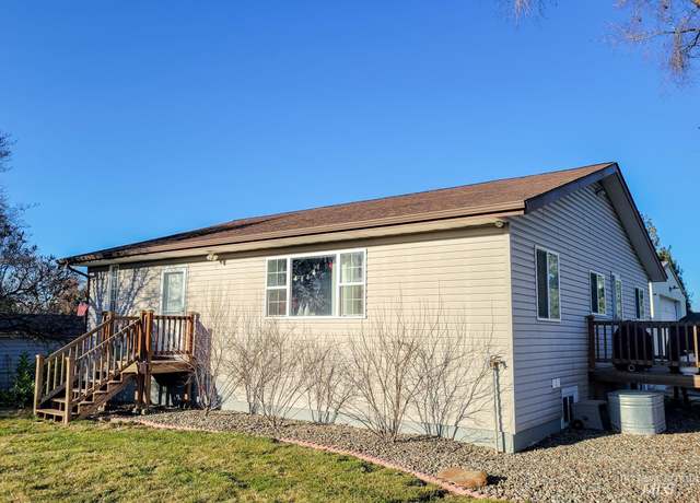 Property at 711 Airway Ave, Lewiston, ID 83501, 5 beds, 3 baths