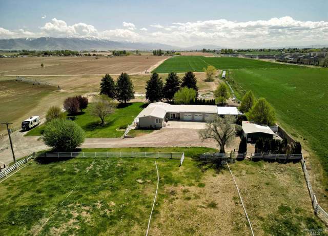 Property at 1990 Pleasantview Ln, Burley, ID 83318, 3 beds, 2.5 baths