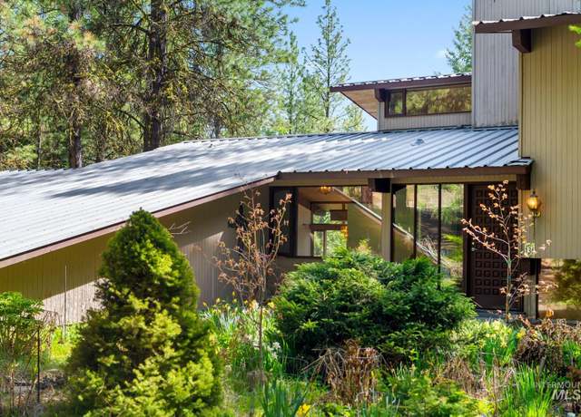Property at 136 Silver Fox Trl, Mccall, ID 83638, 4 beds, 2 baths