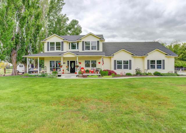 Property at 1501 Jordan Ln, Emmett, ID 83617, 4 beds, 2.5 baths