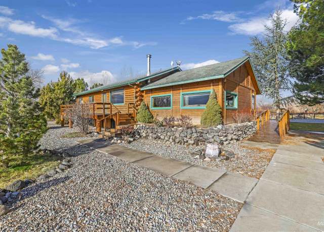 Property at 328 E 400 South, Jerome, ID 83338, 6 beds, 3 baths