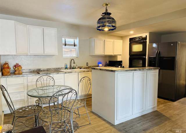 Property at 224 S Fern, Nampa, ID 83686, 4 beds, 2 baths
