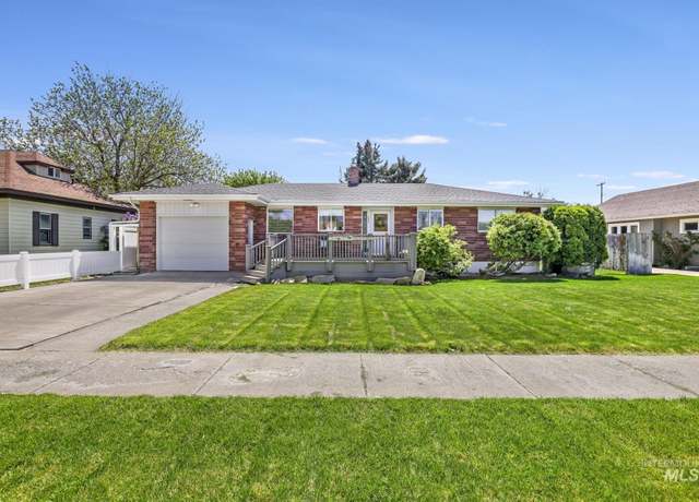 Property at 325 Center St E, Kimberly, ID 83341, 5 beds, 2 baths