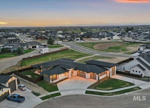 Property at 9891 W Napier Ct, Star, ID 83669, 4 beds, 3.5 baths