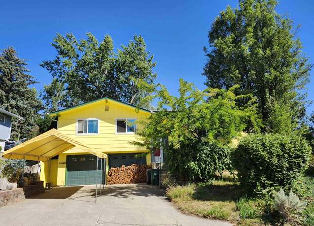 Property at 1148 Highland Dr, Moscow, ID 83843, 3 beds, 3 baths