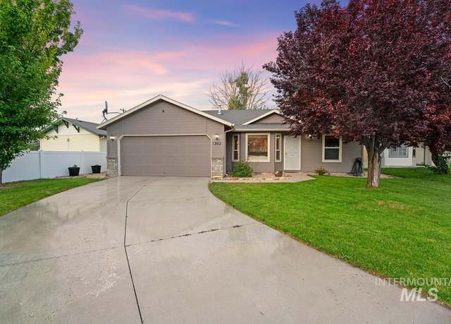 Property at 1302 N Chalmers Ave, Kuna, ID 83634, 3 beds, 2 baths