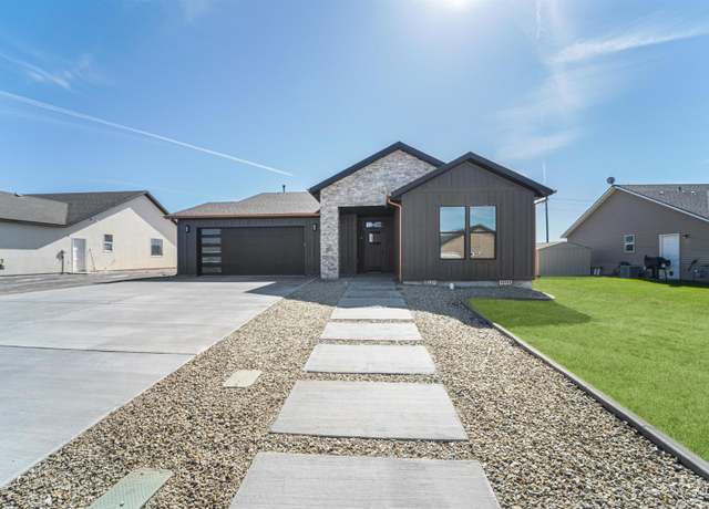 Property at 2405 Jackson St N, Jerome, ID 83338, 3 beds, 2 baths