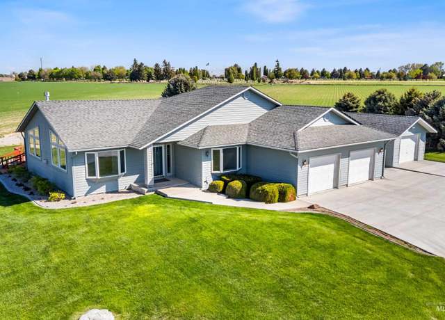 Property at 4180 N 1572 E, Buhl, ID 83316, 3 beds, 2.5 baths