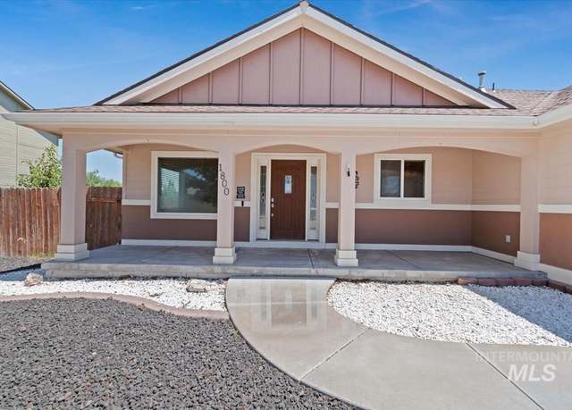 Property at 1800 SW Silverstone Ave, Mountain Home, ID 83647, 4 beds, 2 baths