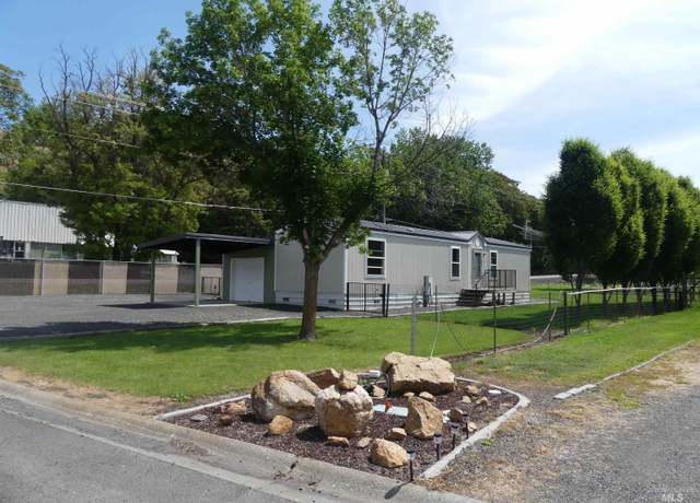 Property at 907 Larch Ln, Lewiston, ID 83501, 2 beds, 1 bath