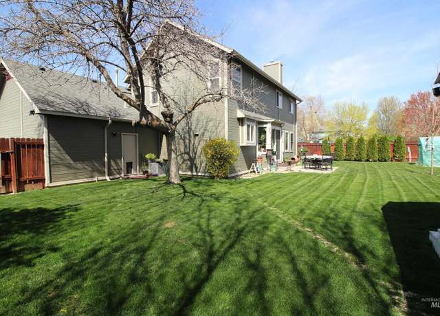 Property at 1392 N Santa Rosa, Meridian, ID 83642, 4 beds, 2.5 baths