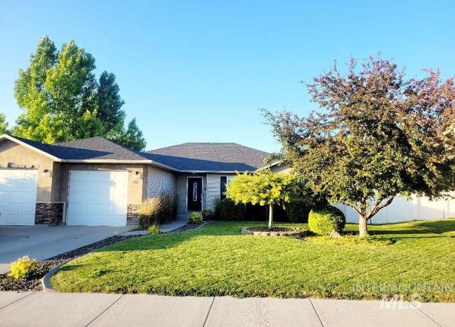 Property at 920 E Avenue F, Jerome, ID 83338, 3 beds, 3 baths