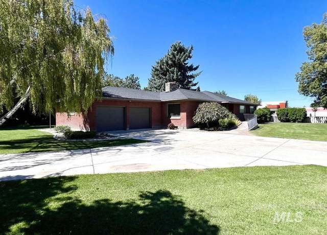 Property at 2240 Overland Ave, Burley, ID 83318, 4 beds, 3 baths