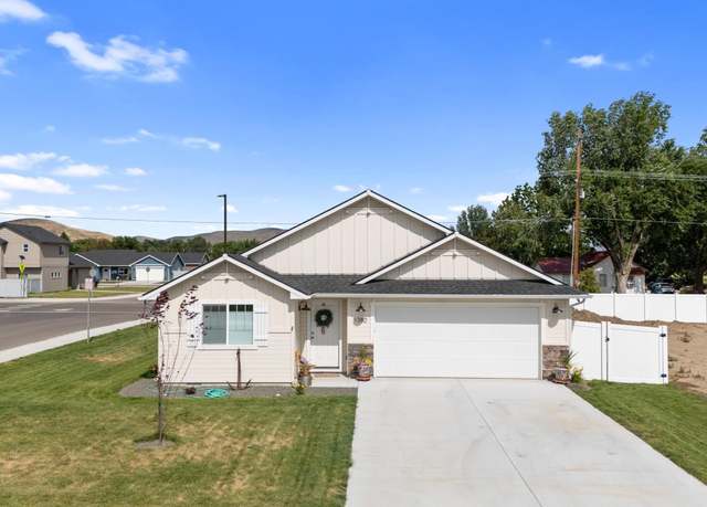 Property at 1380 Dawn St, Weiser, ID 83672, 3 beds, 2 baths
