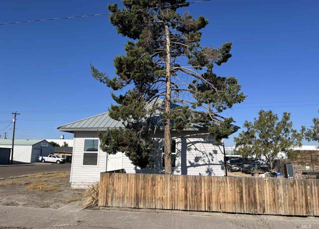 Property at 195 SE 2nd St, Ontario, OR 97914, 3 beds, 1 bath