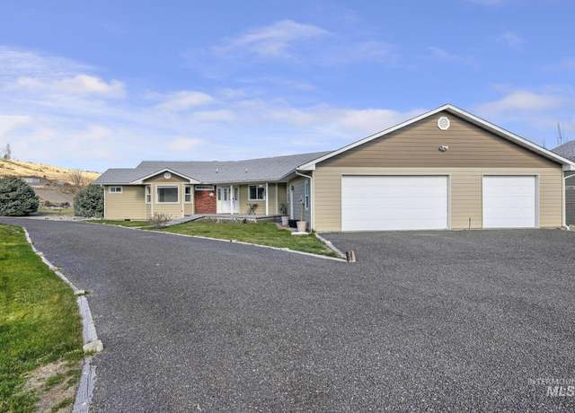 Property at 143 Sawyer Dr, Buhl, ID 83316-5042, 3 beds, 2.5 baths