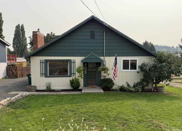 Property at 905 Kenneth St, Moscow, ID 83843, 3 beds, 1 bath