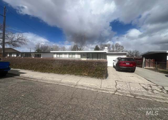 Property at 410 Chestnut St, Mountain Home, ID 83647, 3 beds, 2 baths