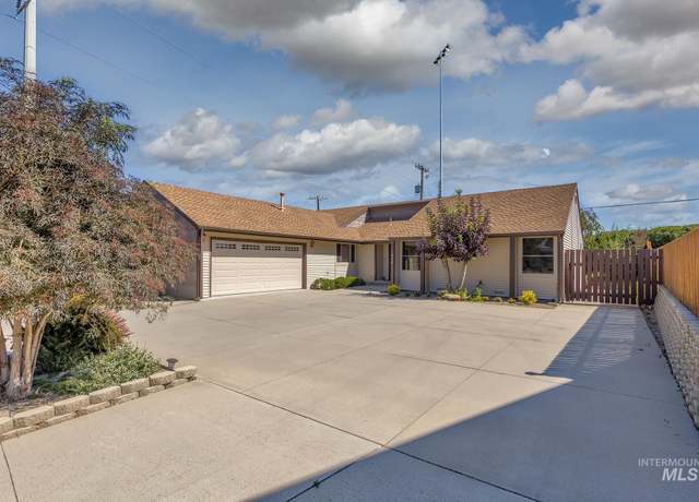Property at 1054 NW 2nd Ave, Ontario, OR 97914, 3 beds, 2 baths