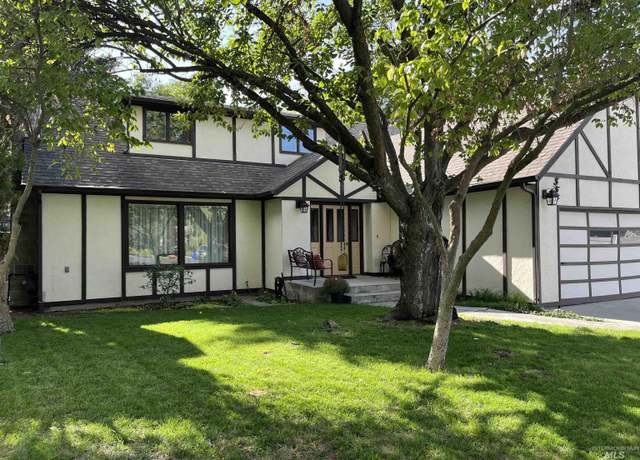 Property at 354 W Syringa Ct, Lewiston, ID 83501, 5 beds, 3.5 baths