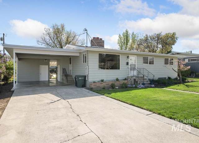 Property at 1211 11th St, Clarkston, WA 99403, 5 beds, 3 baths