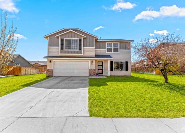 Property at 665 SW Nugget St, Mountain Home, ID 83647, 3 beds, 2.5 baths