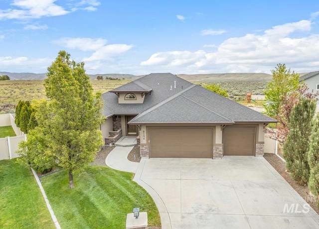 Property at 8194 S Bogus Ridge Way, Boise, ID 83716, 3 beds, 2.5 baths