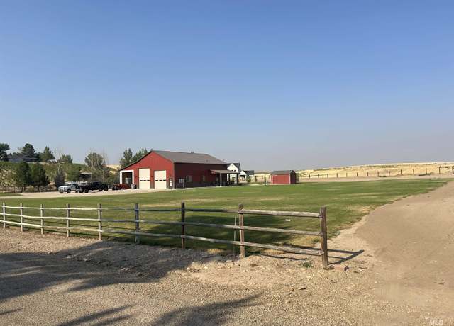 Property at 26464 Gail Ln, Middleton, ID 83464, 1 bed, 2 baths