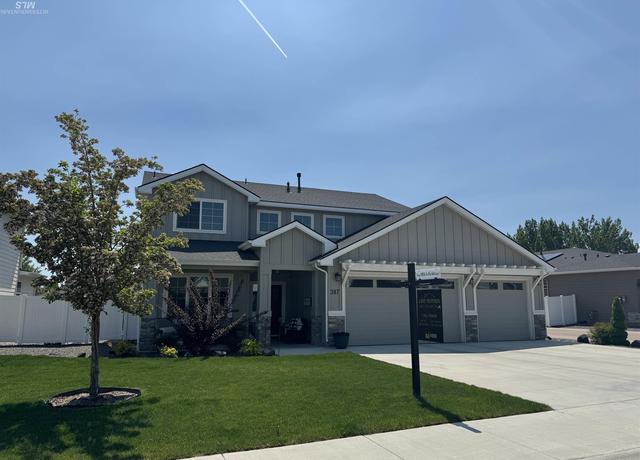 Property at 387 Fox Lantern Ct, Middleton, ID 83644, 4 beds, 2 baths