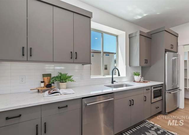 Property at 1715 S Federal Way, Boise, ID 83705, 3 beds, 2.5 baths