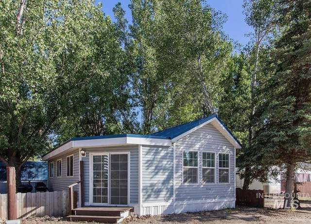 Property at 33 B St, Cascade, ID 83611, 1 bed, 1 bath