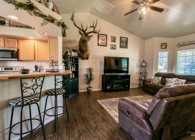 Property at 8340 E Expedition, Nampa, ID 83687, 4 beds, 2.5 baths