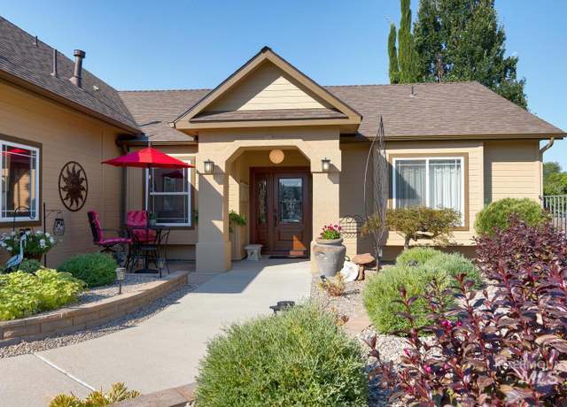 Property at 10585 W Vega Ct, Star, ID 83669, 4 beds, 2 baths
