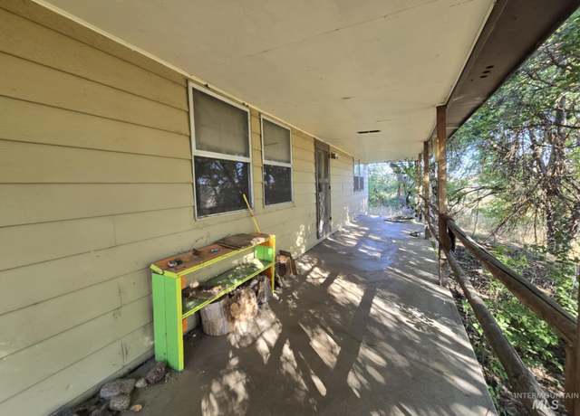 Property at 2230 Kilborn Ln, Mesa, ID 83612, 2 beds, 2 baths
