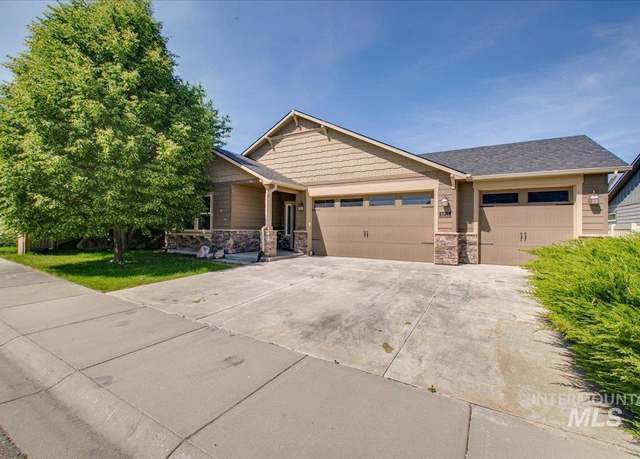 Property at 3225 N Quarrystone Way, Meridian, ID 83646, 3 beds, 2 baths