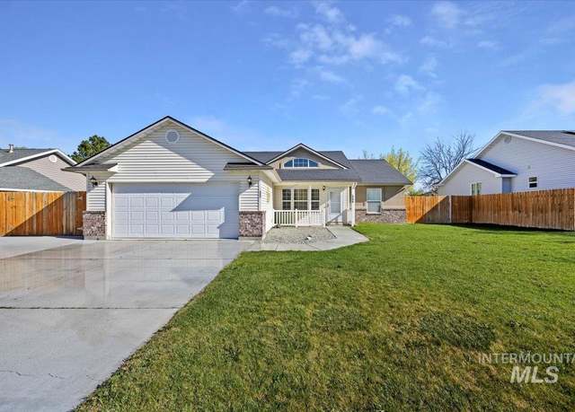 Property at 820 14th Ave E, Jerome, ID 83338, 3 beds, 2 baths