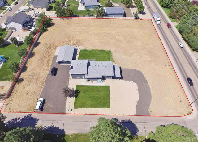 Property at 9501 W Burnett Dr, Boise, ID 83709-4017, 5 beds, 4 baths