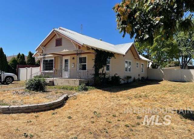 Property at 1228 6th St, Clarkston, WA 99403, 3 beds, 1 bath