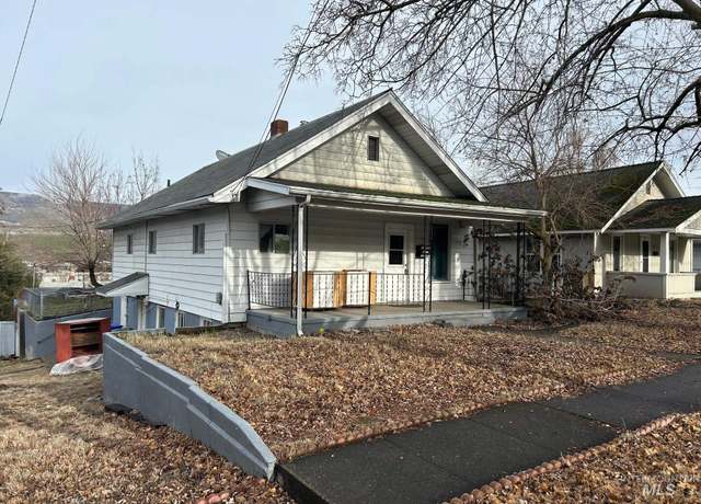 Property at 1703 7th Ave, Lewiston, ID 83501, 4 beds, 2 baths